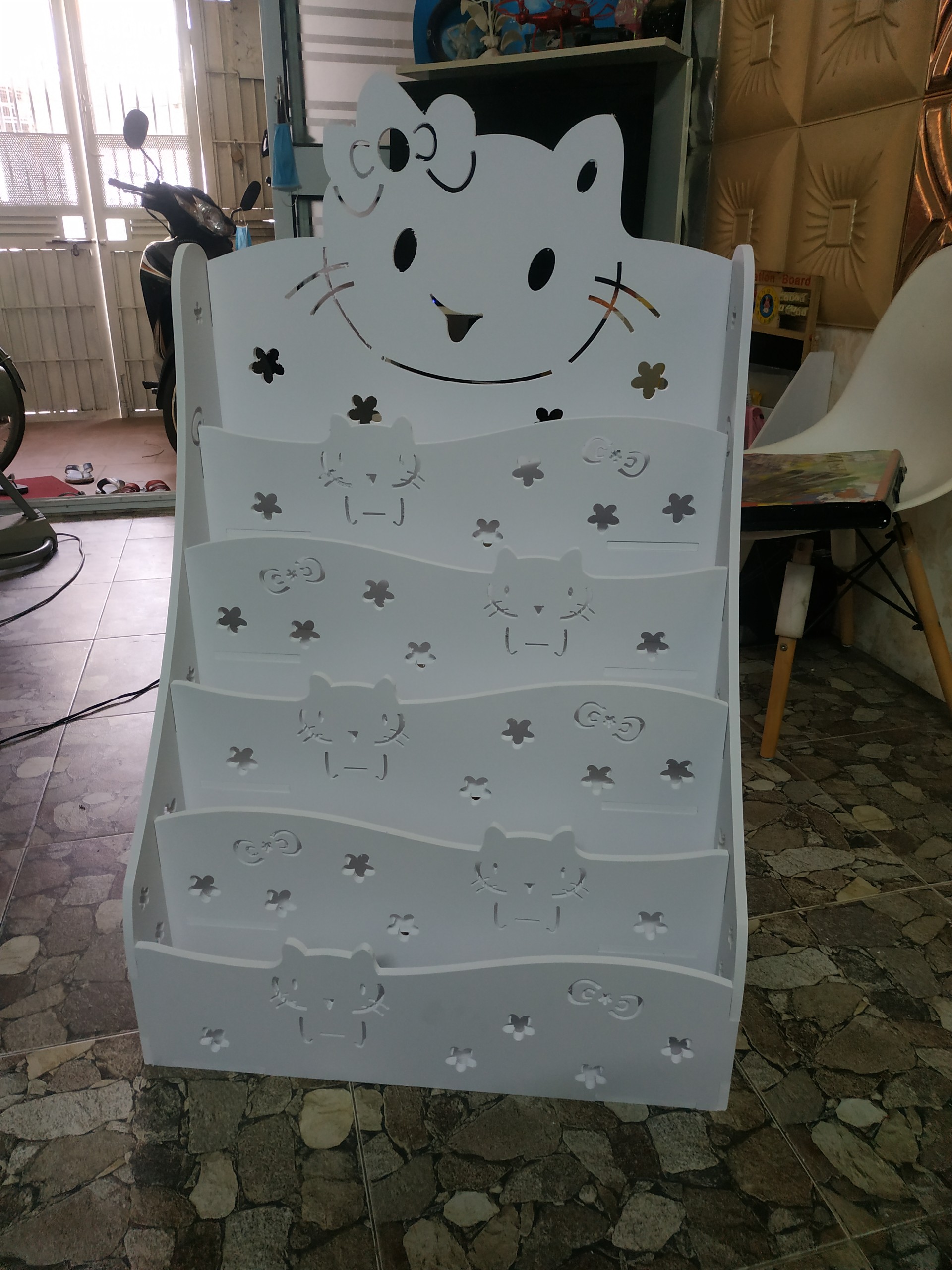 Kệ sách Kitty đựng đồ đa năng