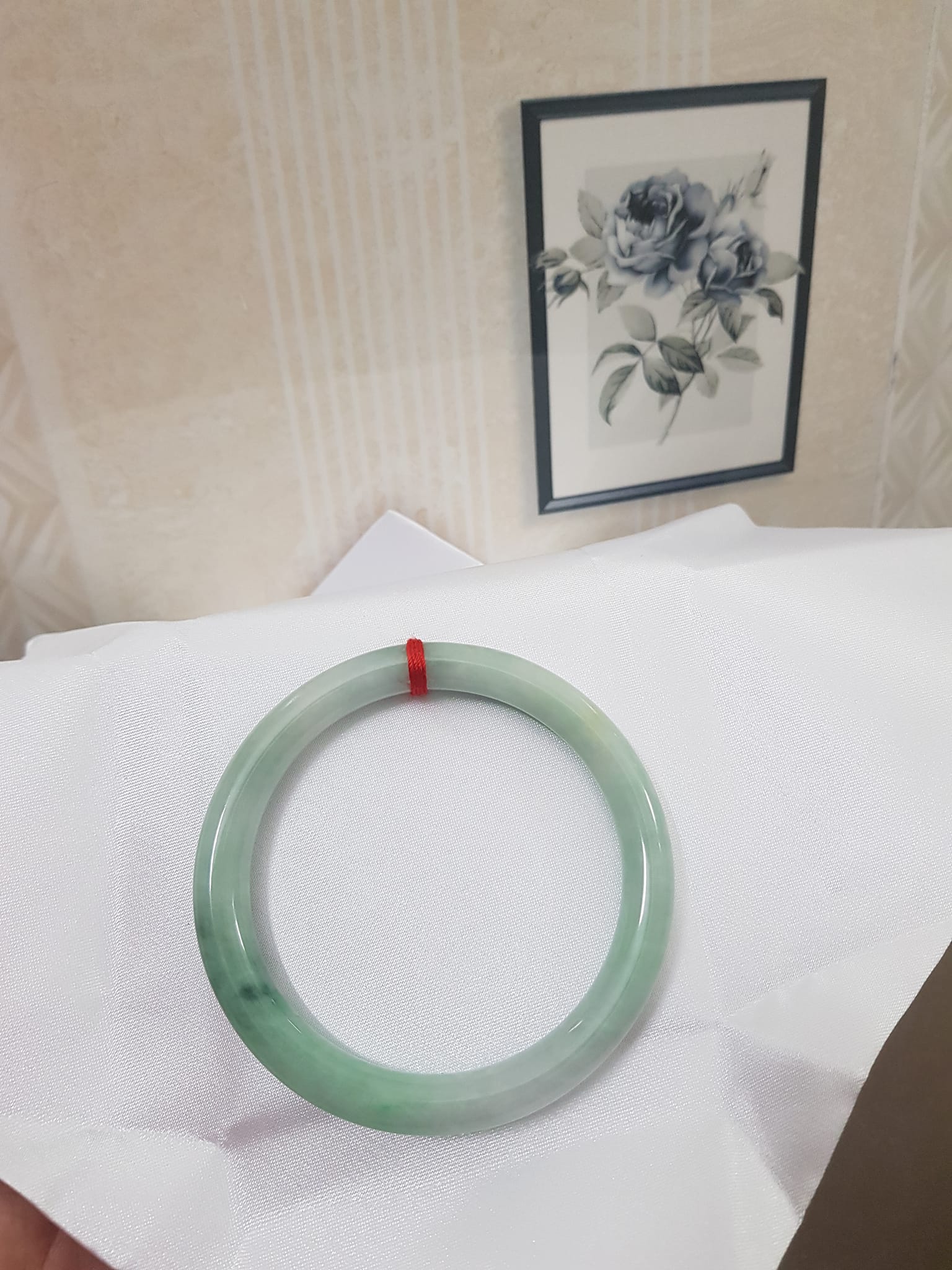 Vòng cẩm thạch Xanh Ngọc Mơ Đẹp 58mm x Dầy 8mm Chất liệu 100% đá cẩm thạch tự nhiên Màu xanh ngọc mơ nhẹ nhẹ bóng đẹp sang nữ 56kg - 68kg đeo đẹp ạ