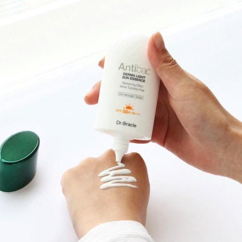 Kem Chống Nắng DR.ORACLE Derma Light Sun 60ml - SPF50+ Bảo Vệ Khỏi Tia UV & PA+++ Dưỡng Ẩm Cho Da Nhạy Cảm