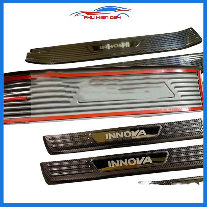 Bộ nẹp bước chân trong ngoài vân Cacbon xe Innova 2017-2018-2019-2020 chống trầy làm đẹp ô tô