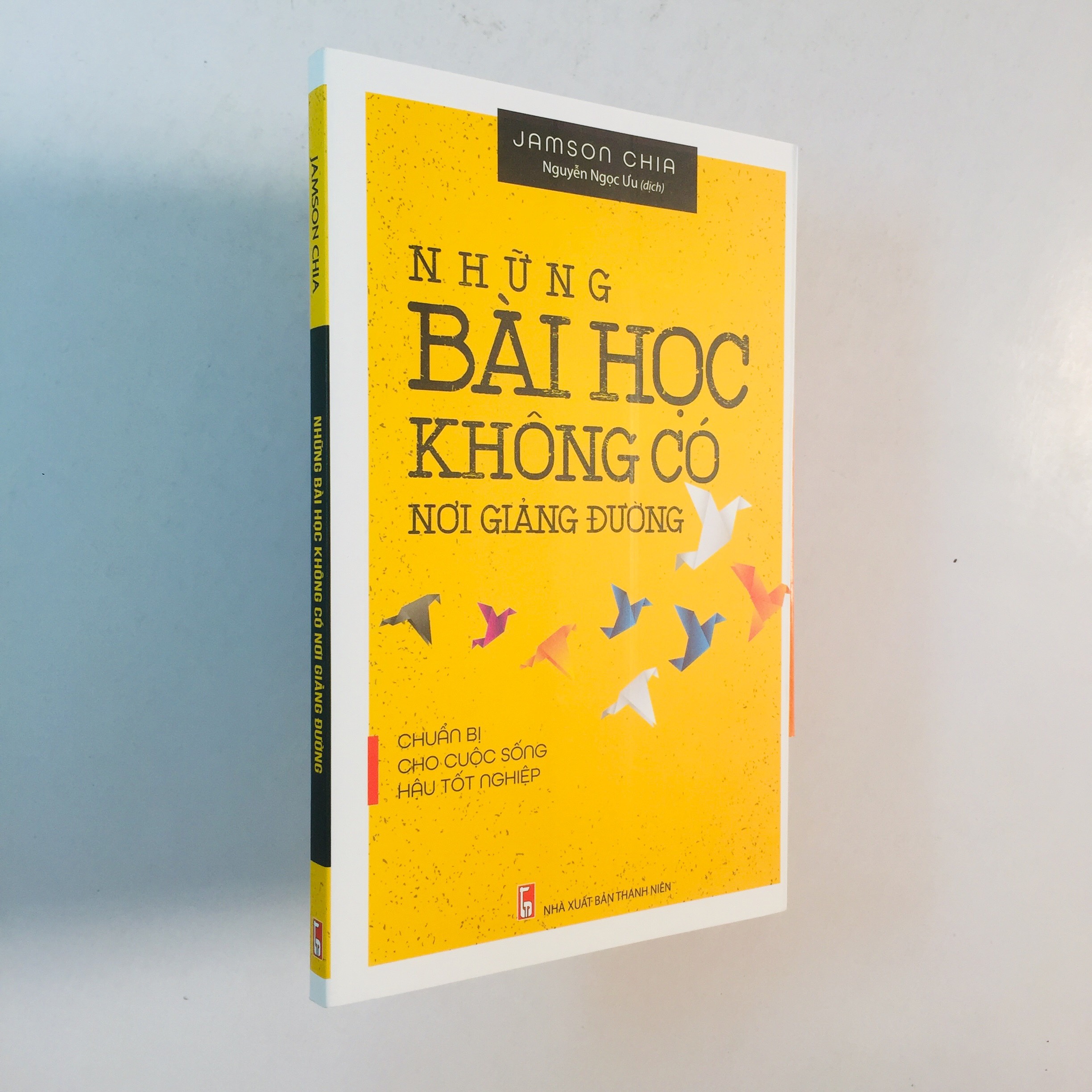 Combo: 20-30 Tuổi - Mười Năm Vàng Quyết Định Bạn Là Ai + Những Bài Học Không Có Nơi Giảng Đường