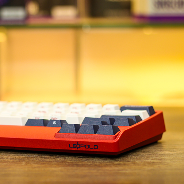 Bàn phím cơ Leopold FC650MDS PD White Navy Red Font Blue Star (Red Case) - Hàng chính hãng