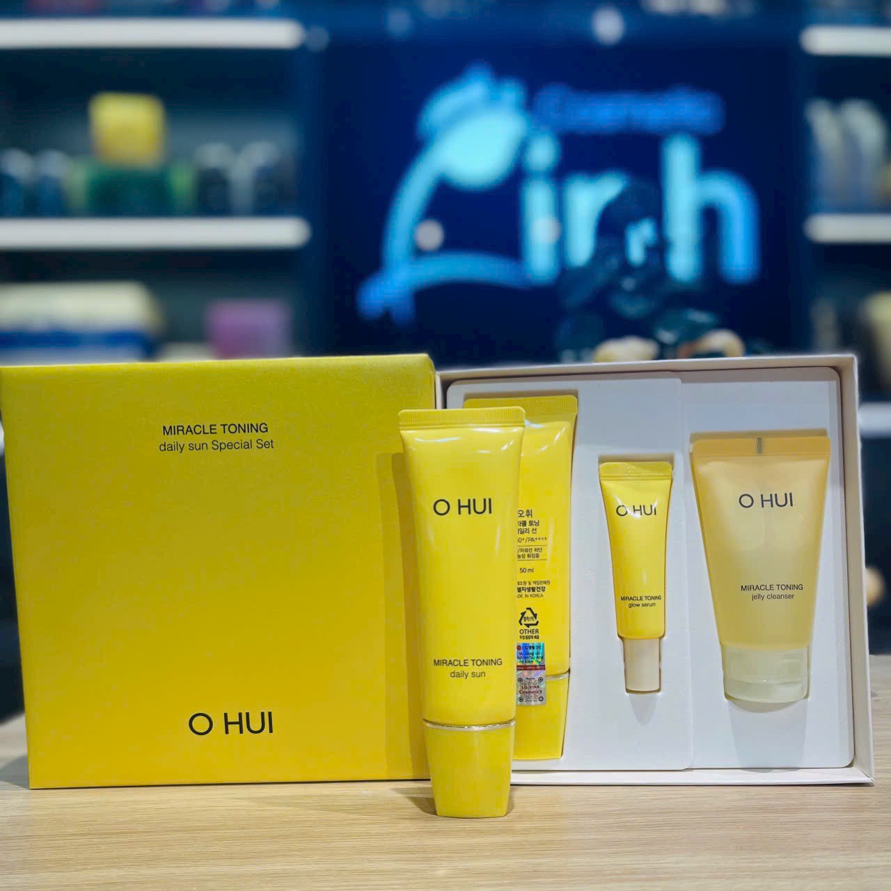 Set Kem Chống Nắng Đa Nắng Ohui Miracle Toning Daily Sun Special Set 