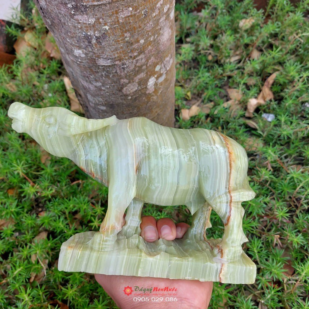 Tượng đá trâu 12 con giáp phong thủy đá ngọc Pakistan 18cm đá Non Nước