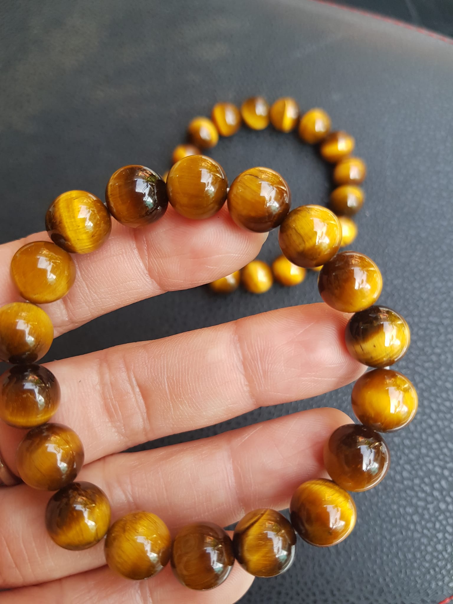 Vòng đá mắt hổ tự nhiên vàng nâu đậm Size 10mm bóng đẹp 18 hạt Nữ mệnh thổ mệnh Kim mệnh Thủy đeo ạ