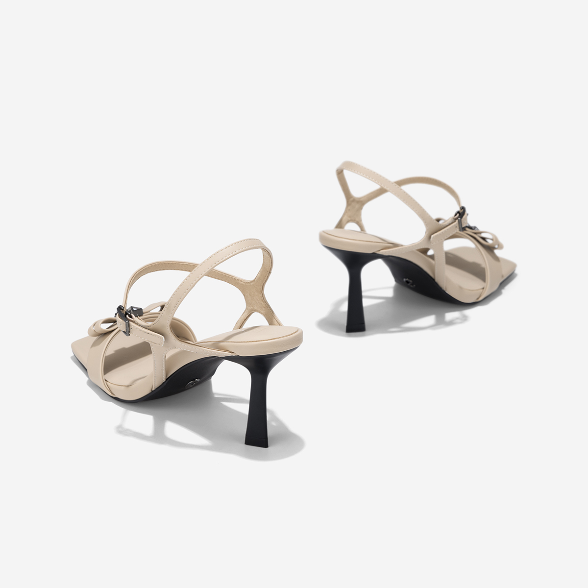 Vascara Giày Sandals Mũi Vuông Đính Nơ - SDN 0804