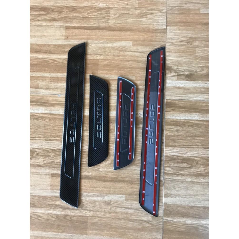 NẸP BẬC CỬA LÊN XUỐNG,BẬC CHÂN TRONG NGOÀI, ỐP CHỐNG TRẦY BẬC CỬA XE MẪU CACBON DÀNH CHO TOYOTA CROSS 2020-2021