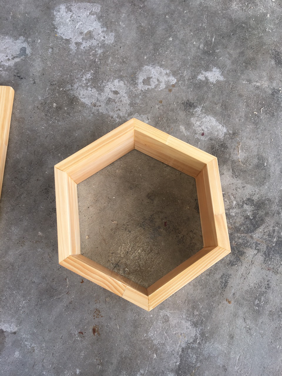 Bộ 5 kệ lục giác treo tường gỗ thông đường kính 30 cm sâu 10 cm