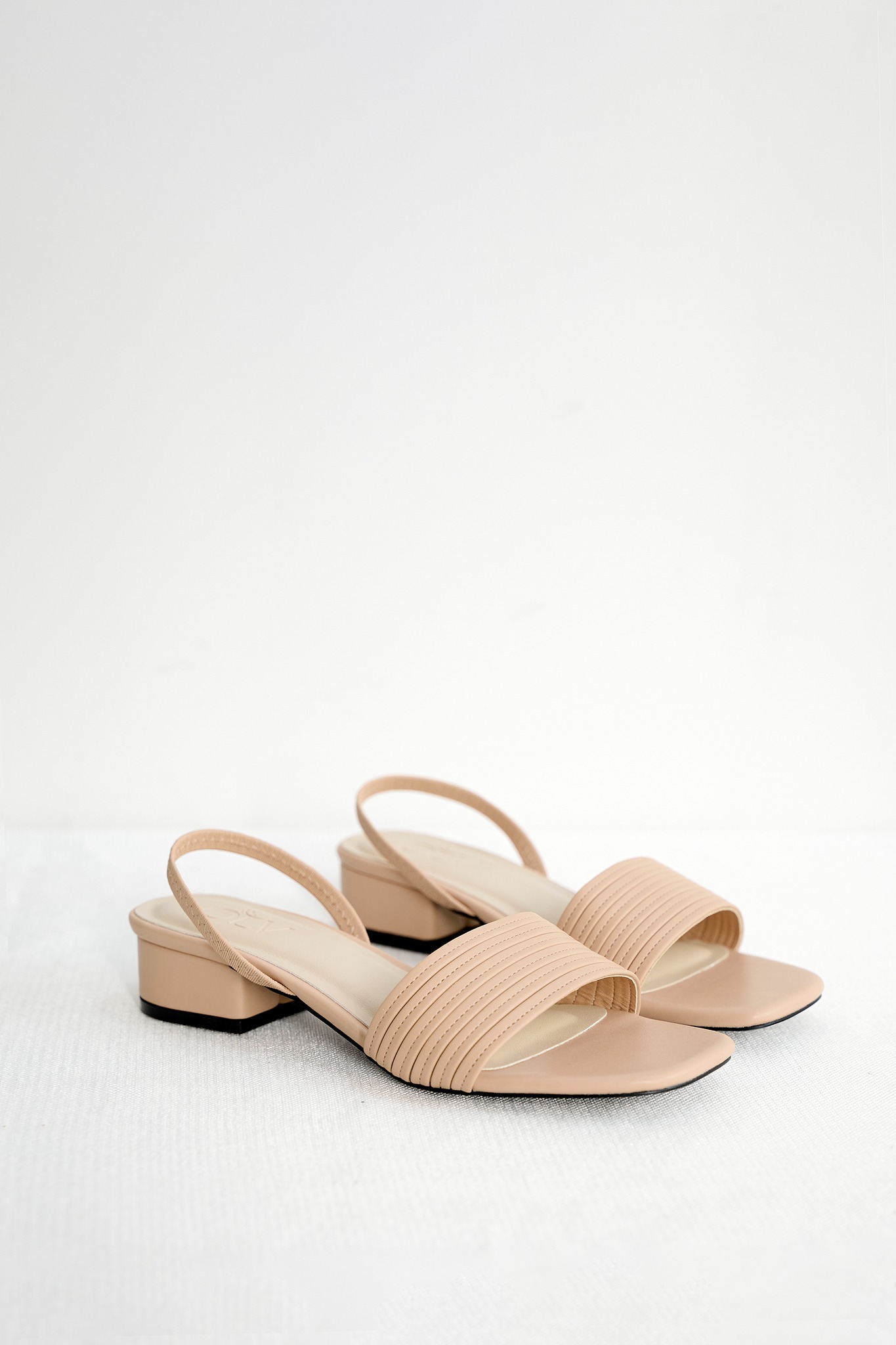 OLV - Giày Beige Basic Sandal