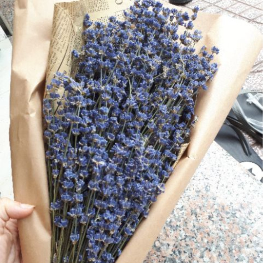 Bó Hoa Lavender Oải Hương Khô Nước Anh 150 gram - Khoảng 170 cành - Mùi thơm tự nhiên của hoa giúp đuổi côn trùng - giảm stress - mệt mỏi - Giúp dễ ngủ sâu giấc - Tượng chưng cho tình yêu đôi lứa.