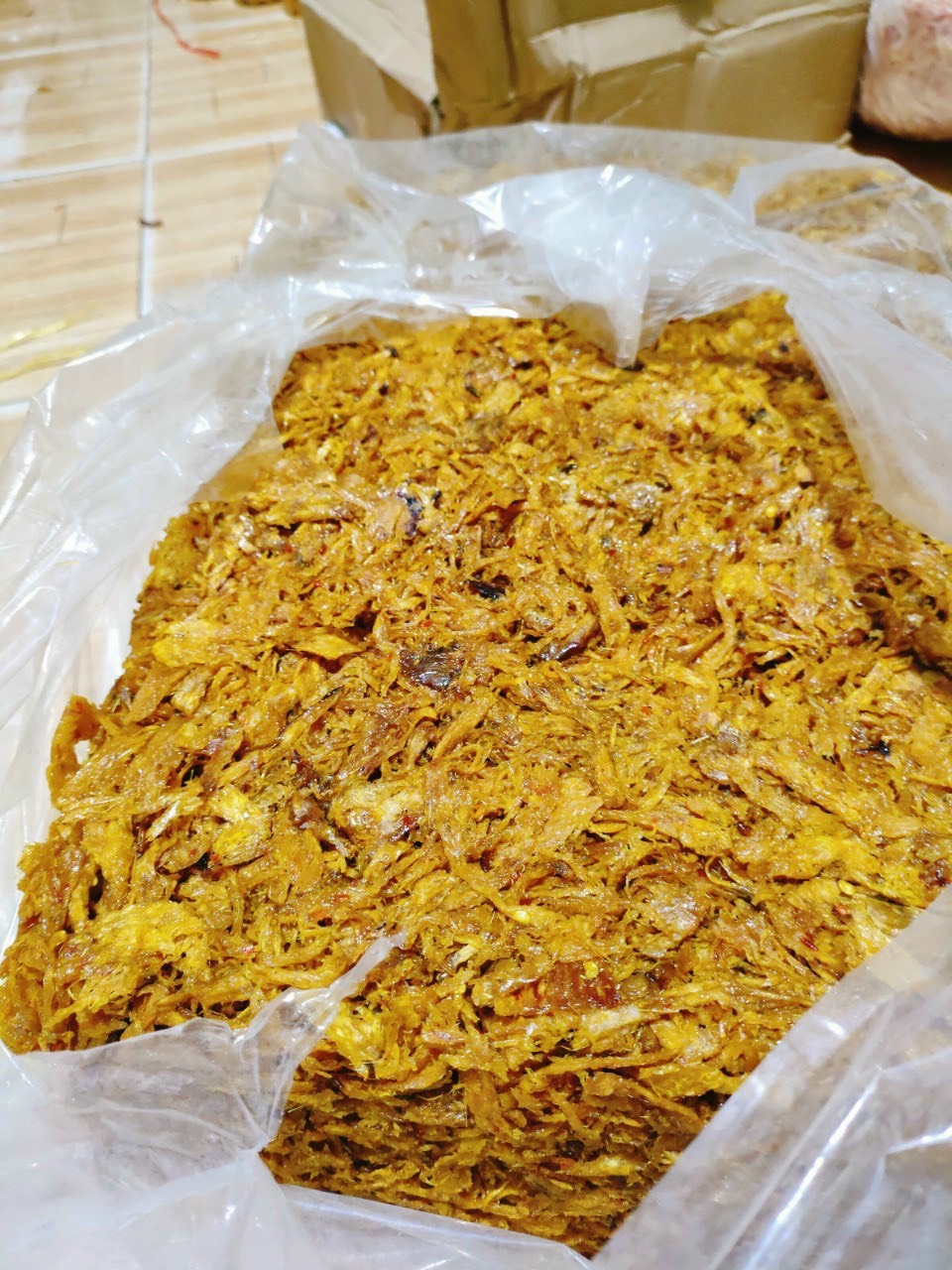 Mực khô xé sợi gói 1 kg đã chế biến ăn liền ngon ơi là ngon của shop Đặc Sản Biển Phan Thiết NGỌC DŨNG. Hạn sử dụng 12 tháng kể từ ngày đặt hàng