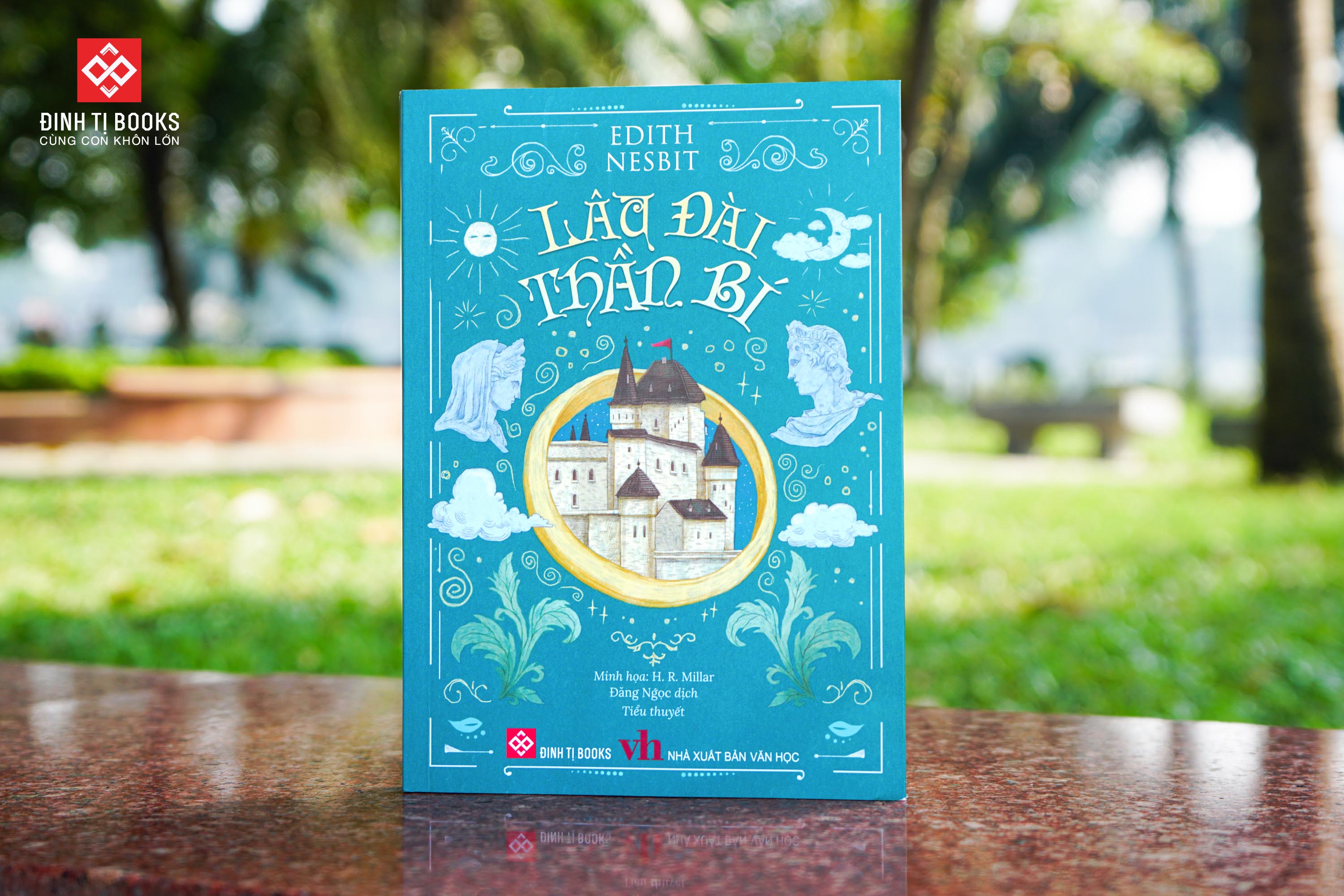 Sách - Lâu đài thần bí - Đinh Tị Books