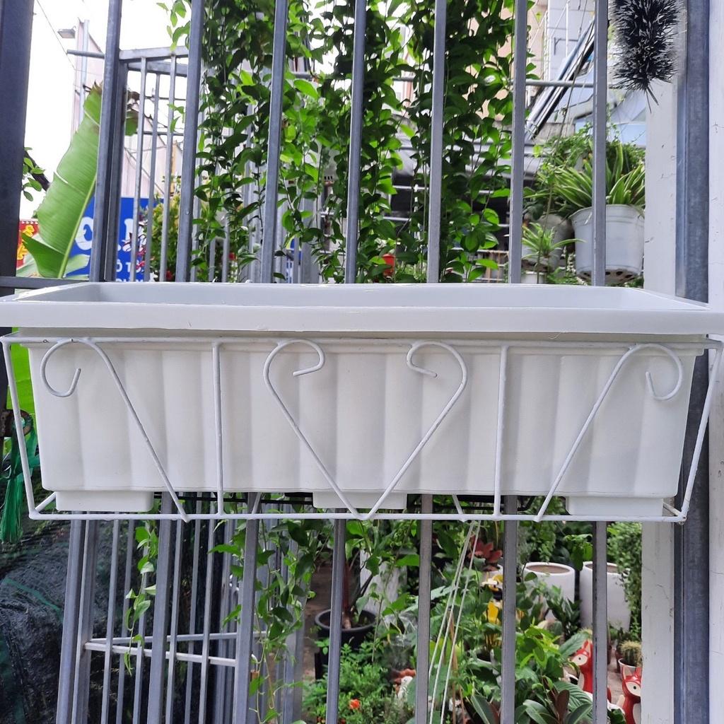 Khung sắt treo chậu hoa ban công kích thước 65*23*20cm