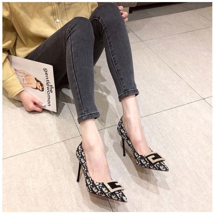 Giày cao gót mũi nhọn màu đen thời trang công sở cho nữ 2021