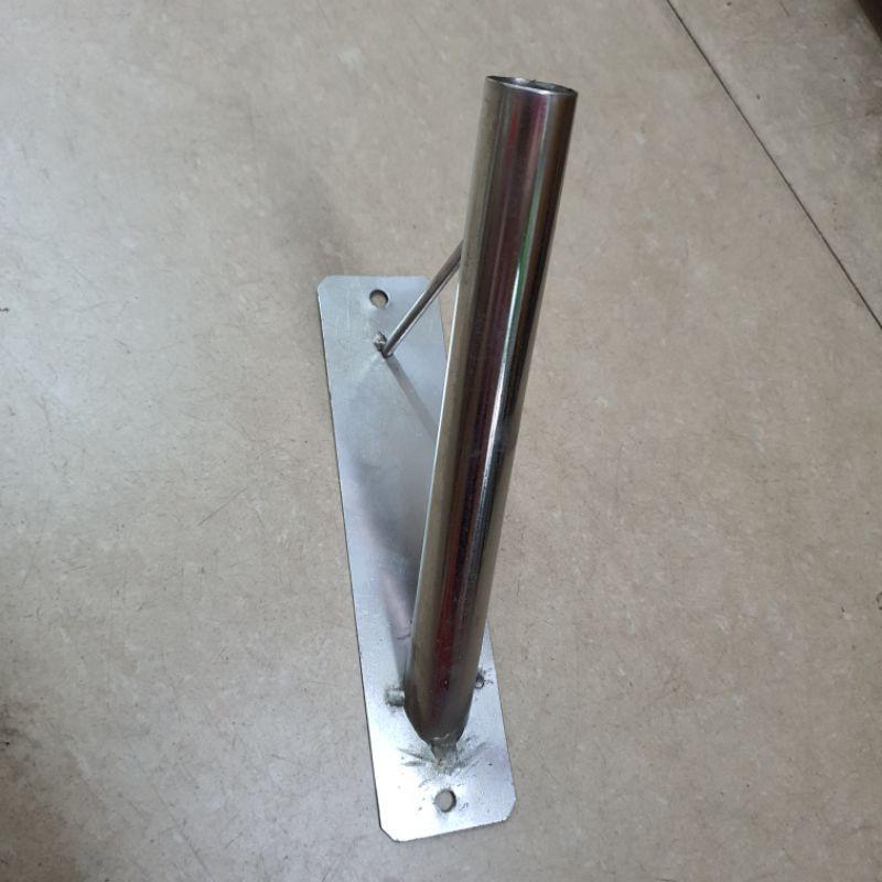 Giá treo cờ bằng inox - giá cắm cờ bắt tường