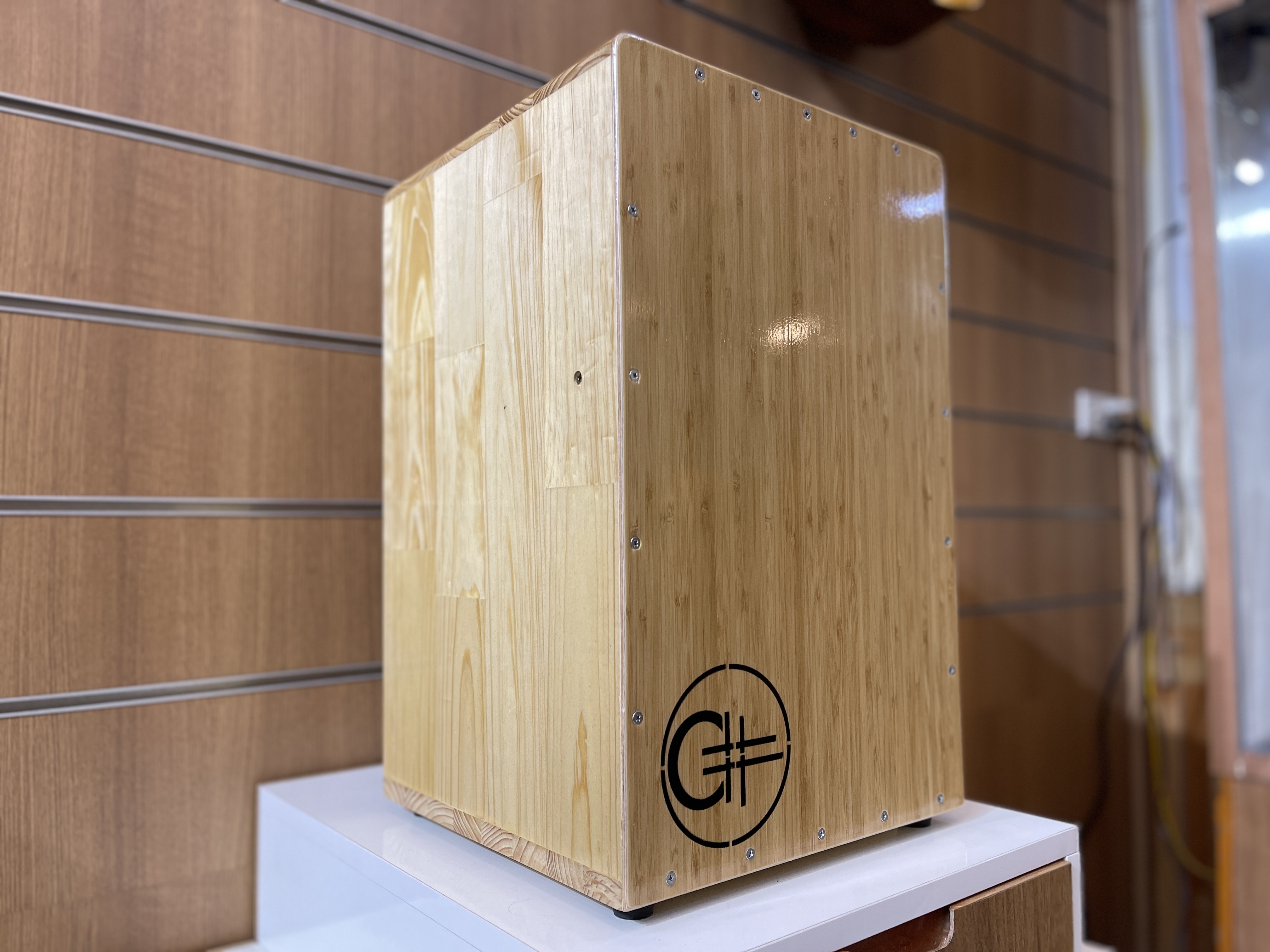 Trống Cajon T6S-2022 có cần gạt kim loại