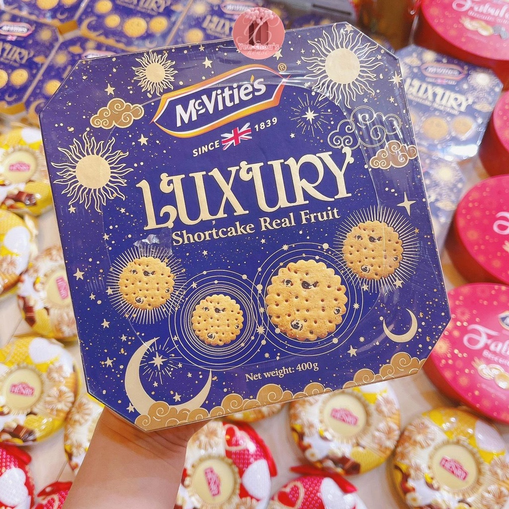 Hộp quà Tết Bánh Quy Lúa Mì Nho Khô McVities Luxury 400g