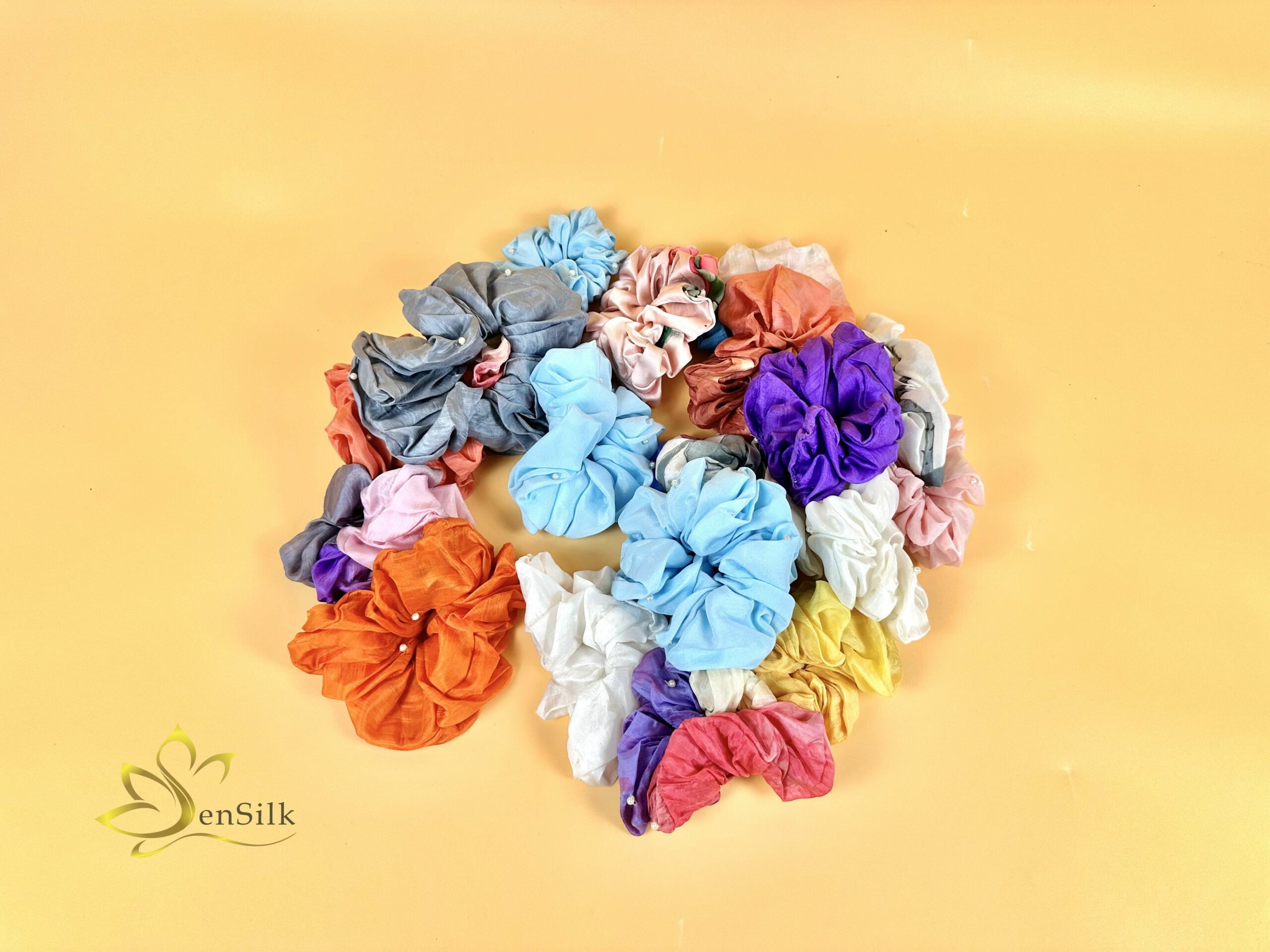 Cột Tóc Lụa Handmade Sen Silk - 100% Mulberry Silk Scrunchies - Hair Ties Gift - Dây Buộc Tóc Thời Trang Cao Cấp Siêu Mát Cực Mềm (Giao mẫu ngẫu nhiên))