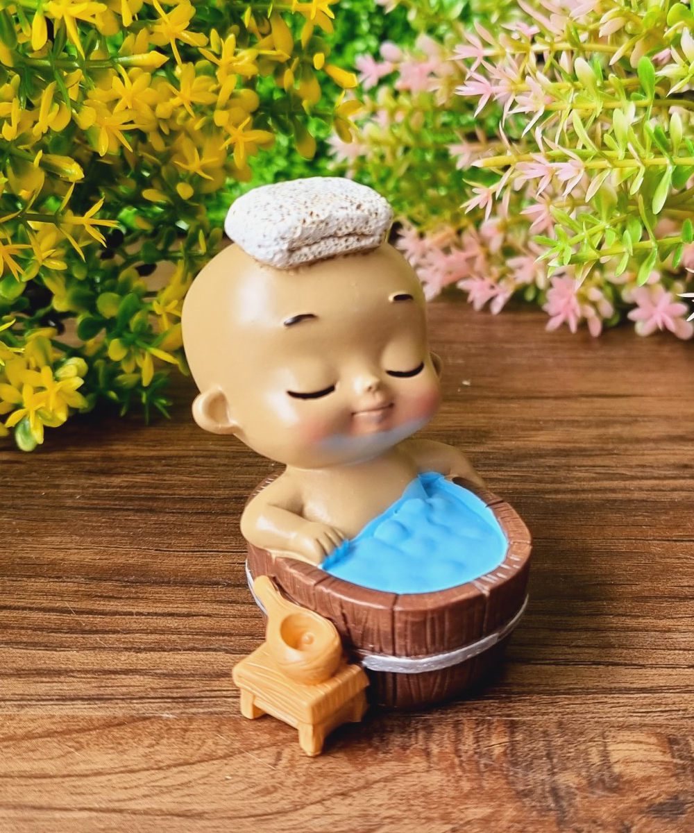 Tượng chú tiểu áo nâu nhí 7cm mẫu đi tắm cực kỳ đáng yêu