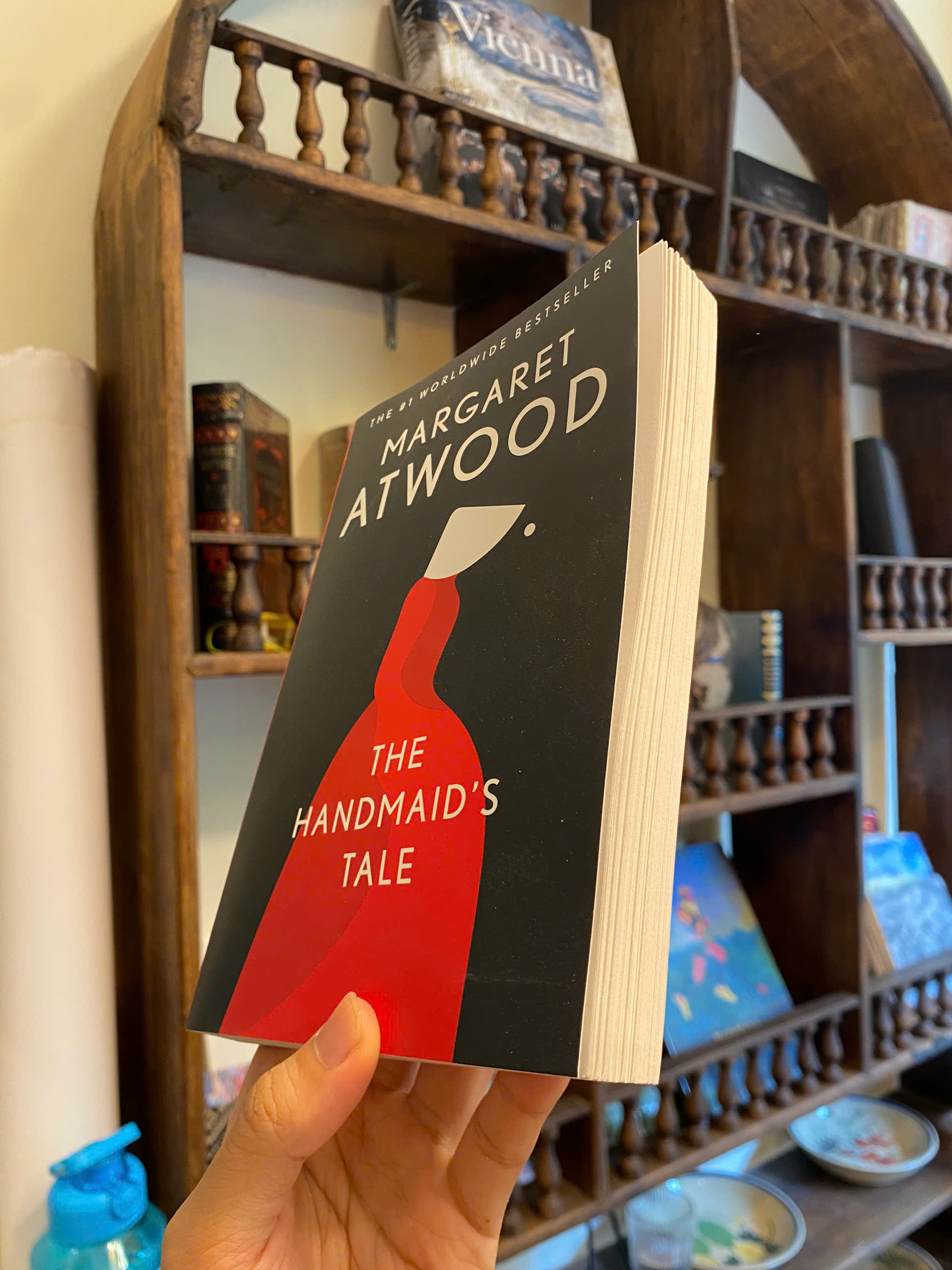 Sách - The Handmaid's Tale by Margaret Atwood | Classics Feminism / Ngoại văn Nhập khẩu