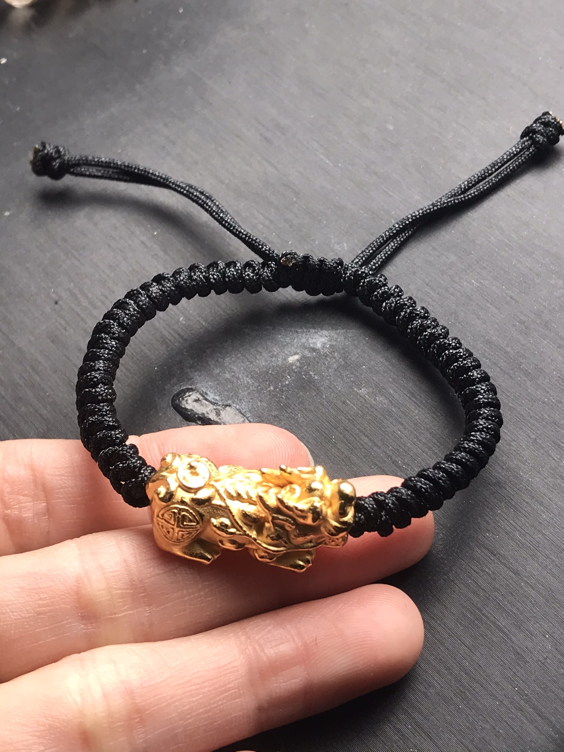 Tỳ hưu bạc mạ vàng tết dây đen siêu xinh