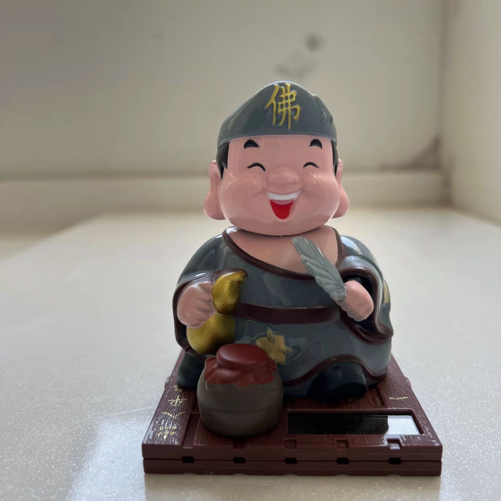 Tượng Tế Công Gật Gù Năng Lượng