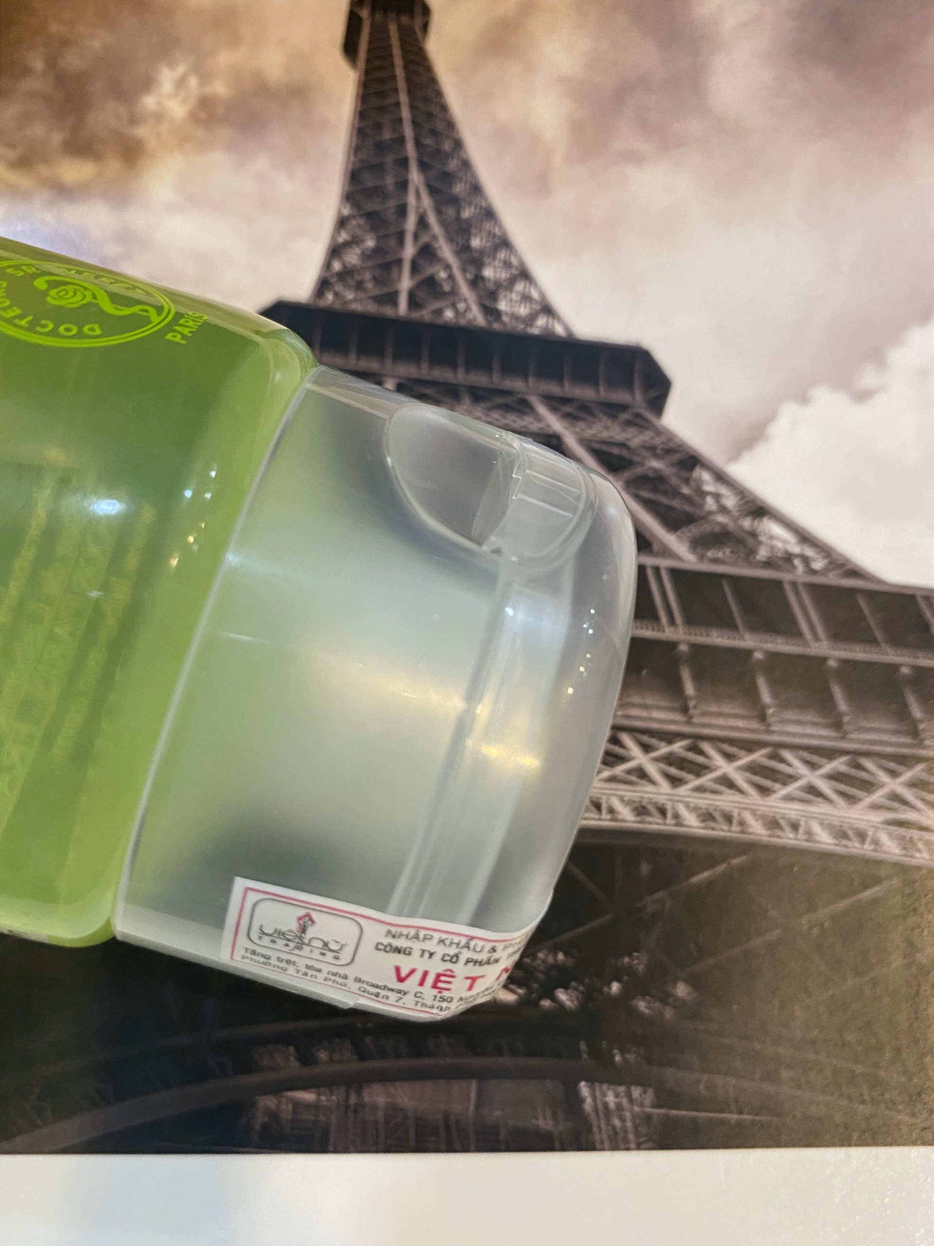 Sữa Rửa Mặt SVR Sebiaclear Dành Cho Da Dầu, Nhờn, Mụn 200ml + Tặng Kèm 1 Móc Khóa Hình Tour Eiffel Viền Đỏ