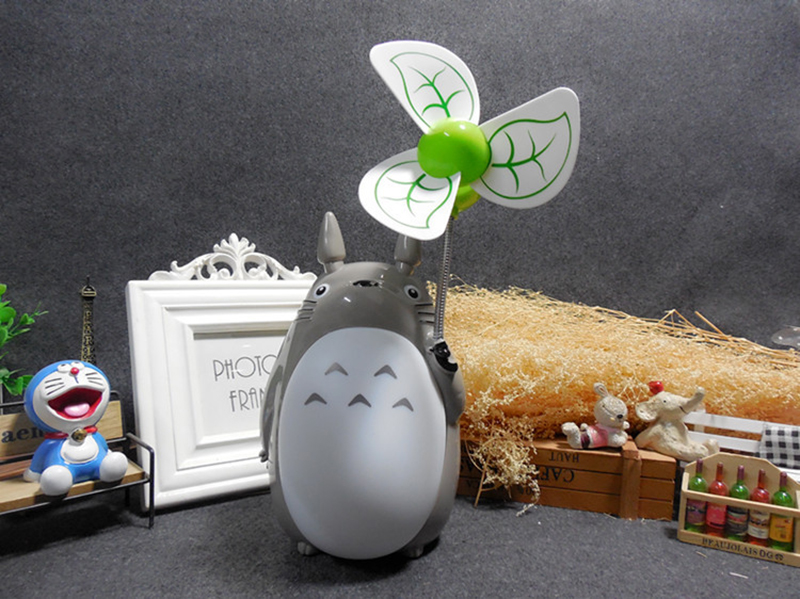 Đèn ngủ Totoro cầm quạt (Giao Mẫu Ngẫu Nhiên)