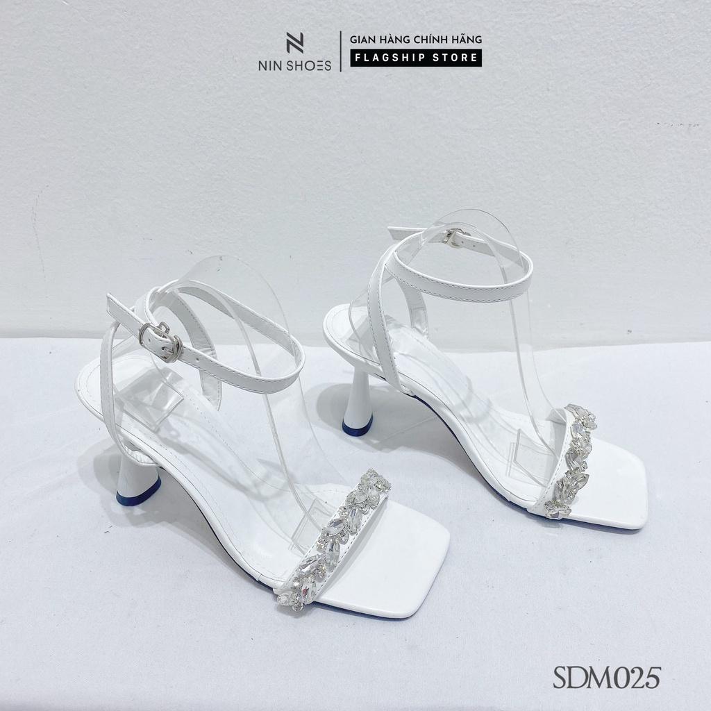 Giày Sandal Ninshoes - Sandal 6P đính đá đế bầu mũi vuông quai cài hở sau