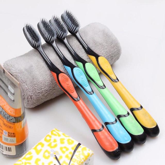 Bàn chải đánh răng Hàn Quốc than tre hoạt tính 921