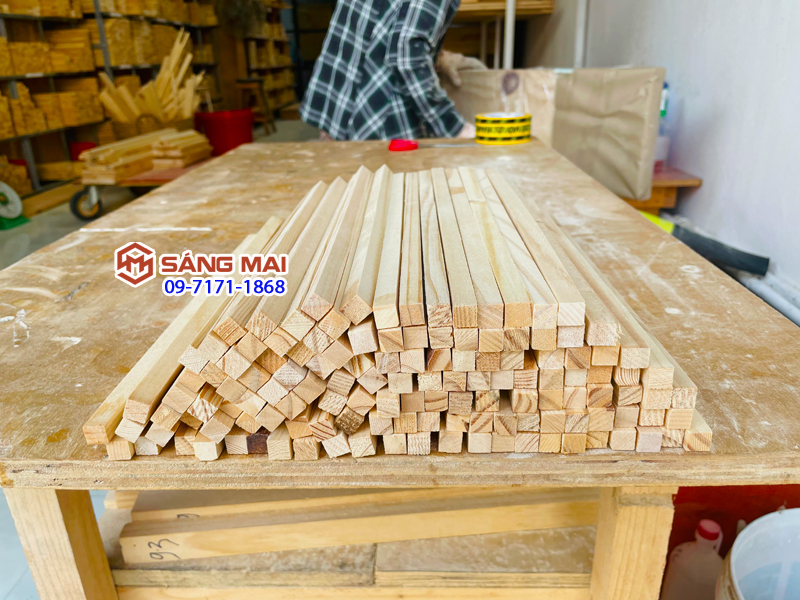 Thanh gỗ thông vuông 1cm x 1cm x dài 30cm + bào láng 4 mặt