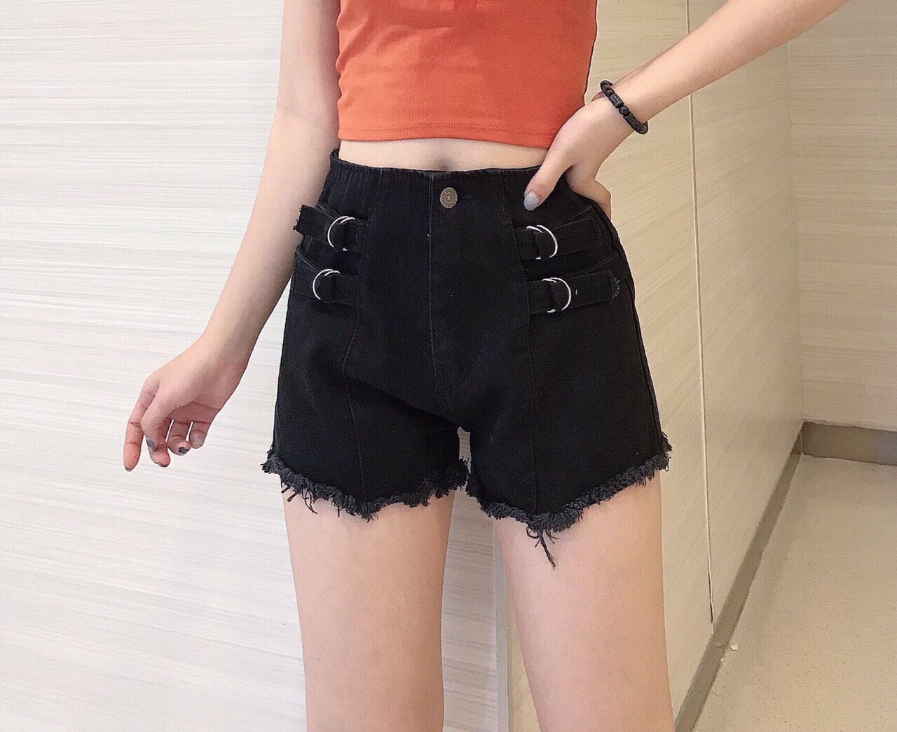 Quần Short Jean Trắng-Đen Phối Khoen