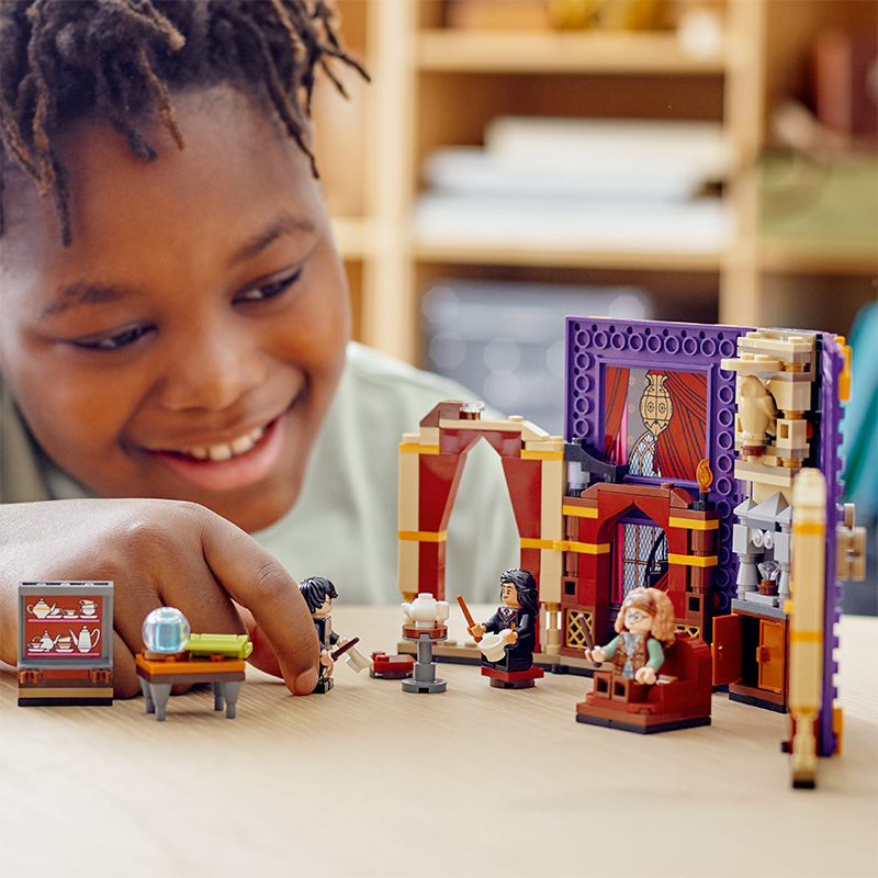 Đồ Chơi LEGO Lớp Học Môn Tiên Tri 76396