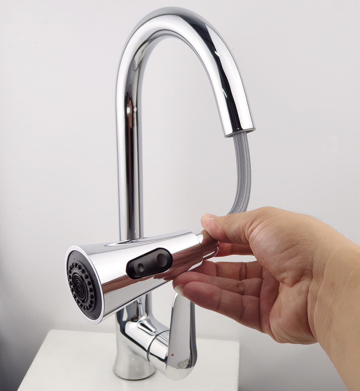 Vòi Rửa Chén Nóng Lạnh Dây Kéo Đồng Mạ Chrome Eurolife EL-KM05