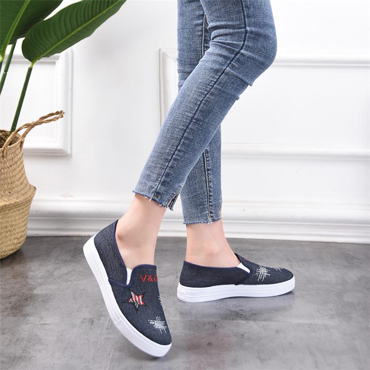 Giày lười nữ vải mềm mũi tròn đế bệt cao 2cm màu xanh jean