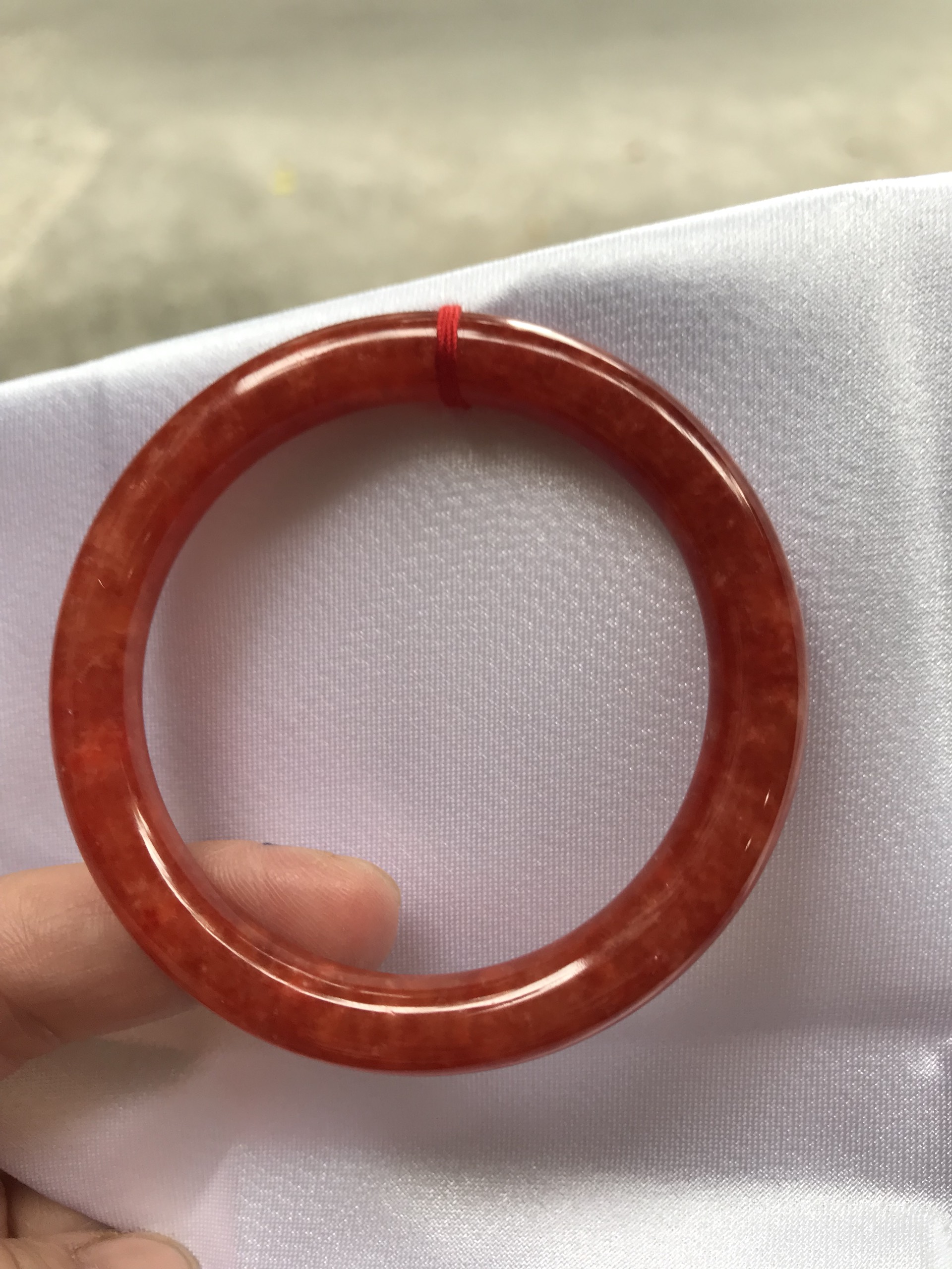Vòng Cẩm Thạch Đỏ Đẹp A Ni 51mm x chột 8mm màu đỏ bông tươi sáng bóng đẹp nữ 50kg - 53kg đeo mệnh hỏa mệnh thổ đeo xuất sắc đẹp món quà tặng ý nghĩa ạ