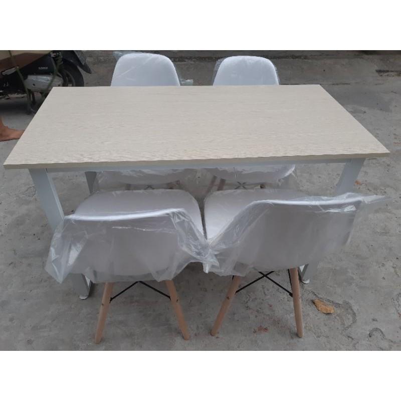 Bộ Bàn Ăn 4 ghế Eames Phong Cách Trẻ Trung