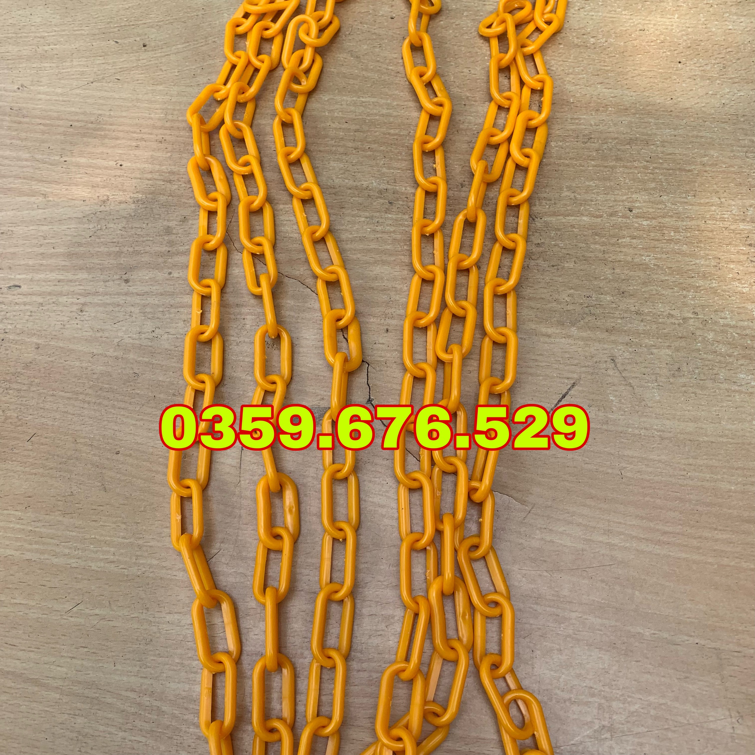 Dây xích nhựa phân luồng giao thông màu vàng