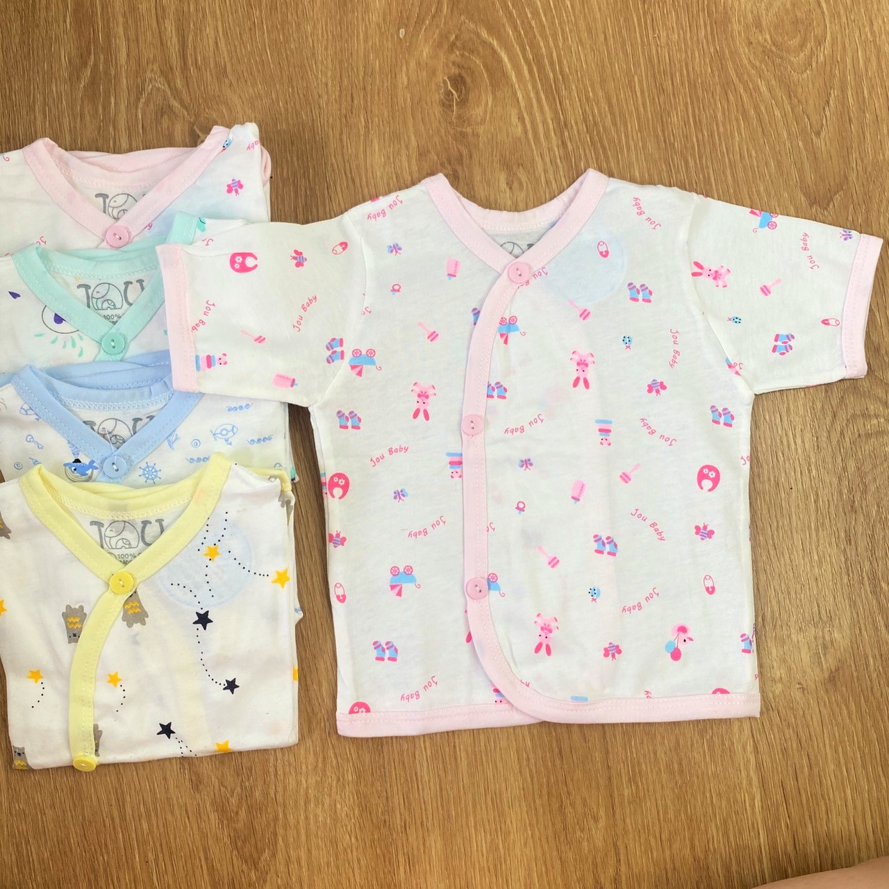 COMBO 5 Áo sơ sinh cotton J-FR GGY | Mẫu Tay Ngắn Cài Xéo Họa Tiết | Size 1 - 3 cho bé sơ sinh - 9 kg| Chất vải thun cotton 100% xịn, đẹp, mềm, họa tiết xinh | Hàng Việt Nam | Quần sơ sinh | Áo sơ sinh | Quần áo sơ sinh