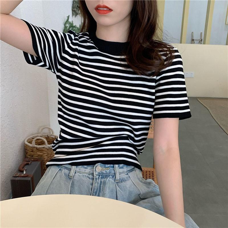Áo thun nữ ngắn tay cổ tròn kẻ sọc ngang thời trang Hàn Quốc