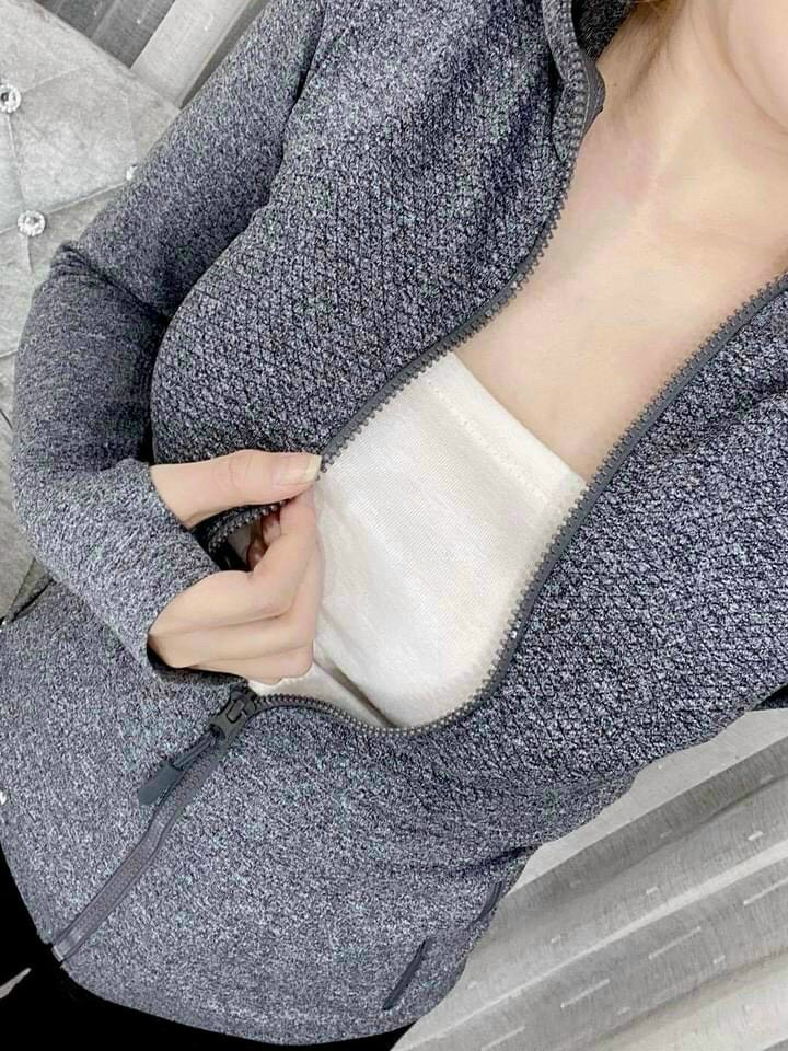 ÁO KHOÁC THỂ THAO NỮ TẬP GYM ,TẬP YOGA CHẤT THUN CO GIÃN 4 CHIỀU.CÓ 2 TÚI NGOÀI DÂY KÉO CHẮC CHẮN .HÀNG QUẢNG CHÂU CAO CẤP