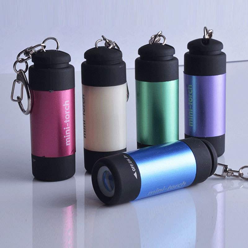 Móc khóa phụ kiện treo ba lô, túi xách kiêm đèn pin mini siêu sáng đa năng sạc USB thông minh- giao màu ngẫu nhiên