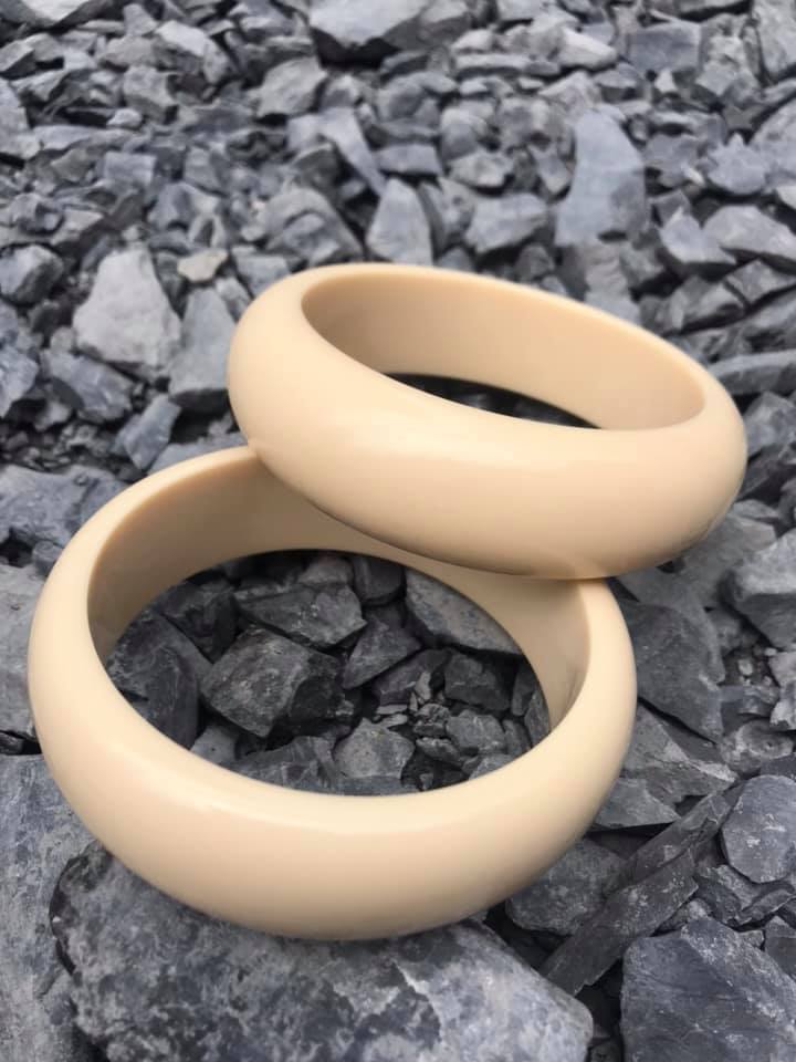 VÒNG TO LẮM TAY NAM GIẢ NGÀ HAY GỌI LÀ XƯƠNG MỸ NGHỆ BẢN TRƠN DẦY VÒNG NI 72mm x CAO 22mm x DẦY 11mm DÀNH CHO CÁC ANH NAM TAY LỚN 90kg-100kg ĐEO ĐẸP Ạ