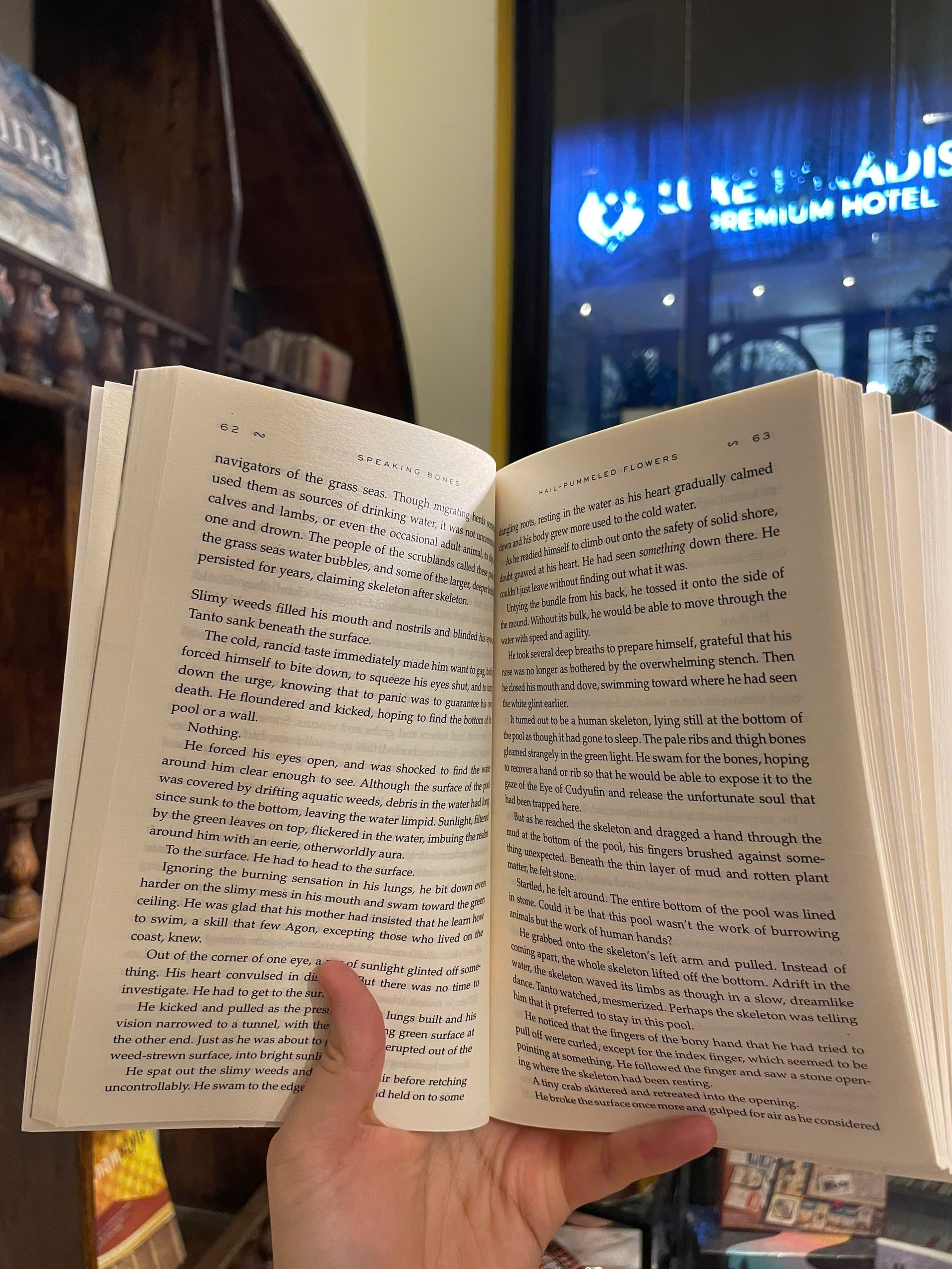 Sách - Speaking Bones by Ken Liu - Fantasy/Fiction/Epic Fantasy book in English - Ngoại Văn