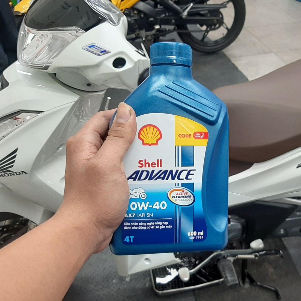 Nhớt Shell Advance 4T AX7 10W40 Synthetic Based nhớt xe máy chuyên dụng dành cho xe số 4 thì