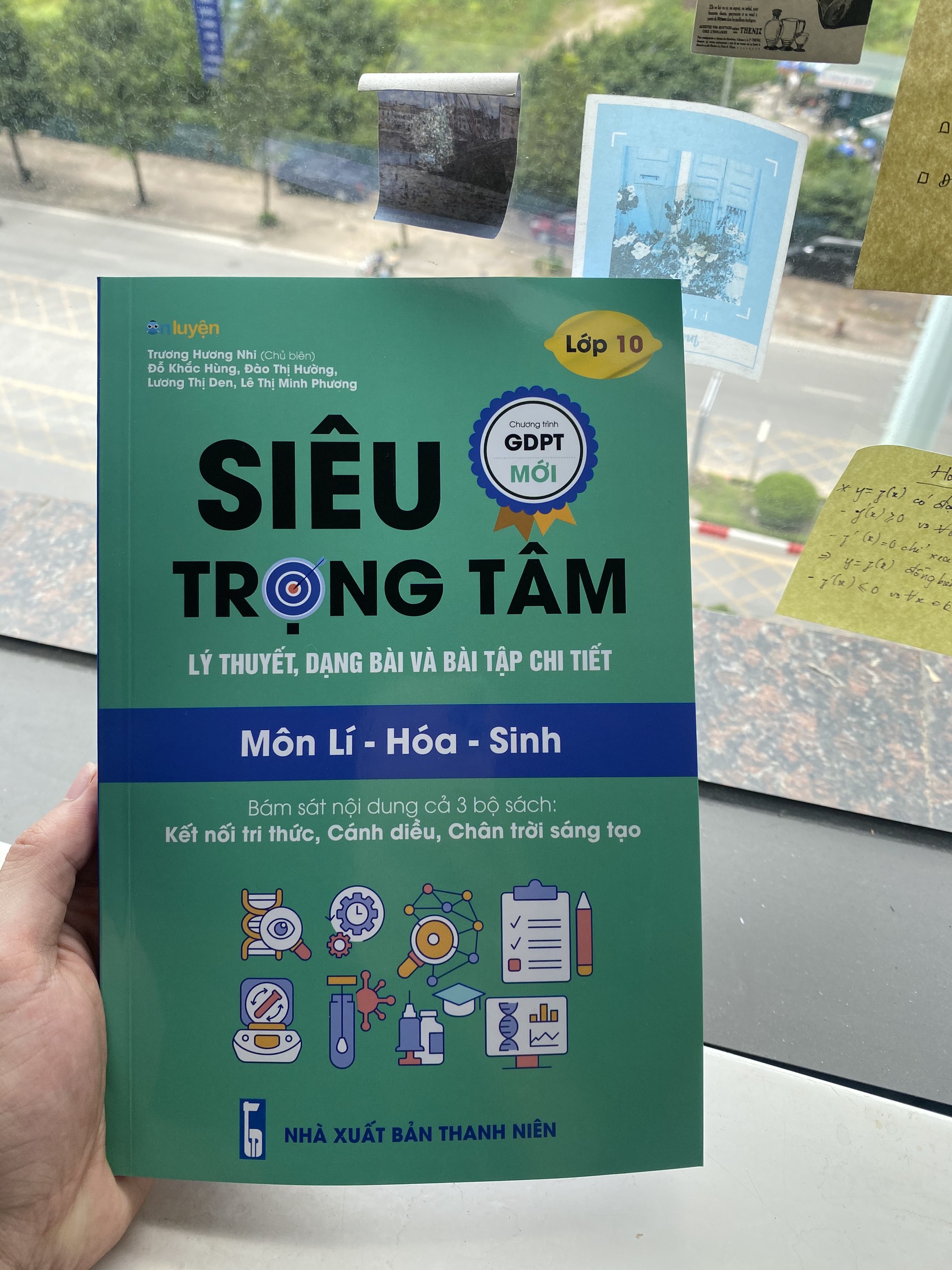 Lớp 10 (bộ Kết nối tri thức, Chân trời, Cánh diều)- sách Siêu trọng tâm Lí Hóa Sinh - Nhà sách Ôn luyện