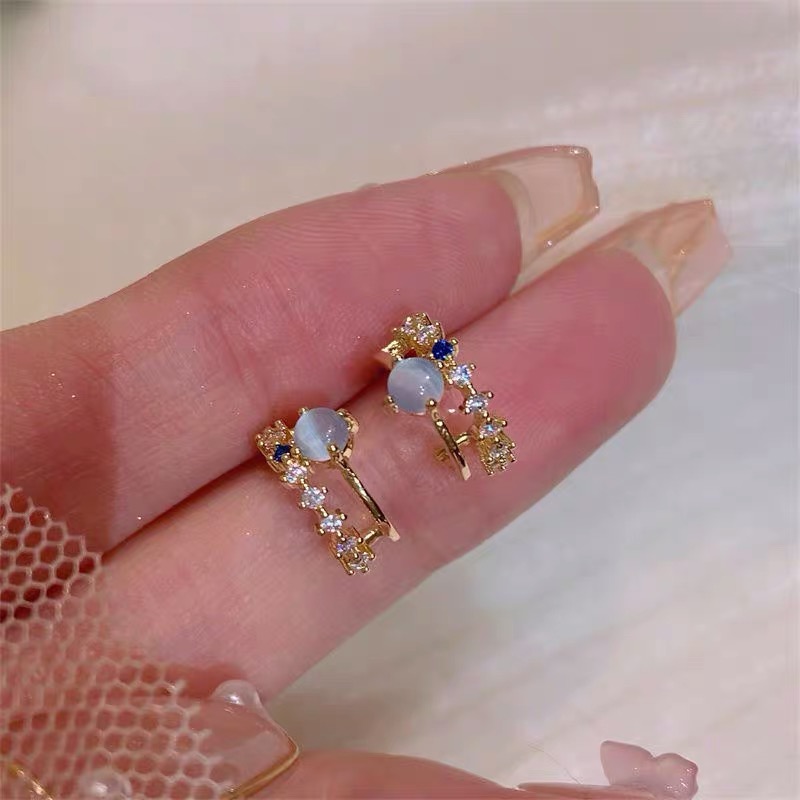 Khuyên tai hình chữ c đính đá kiểu hàn quốc