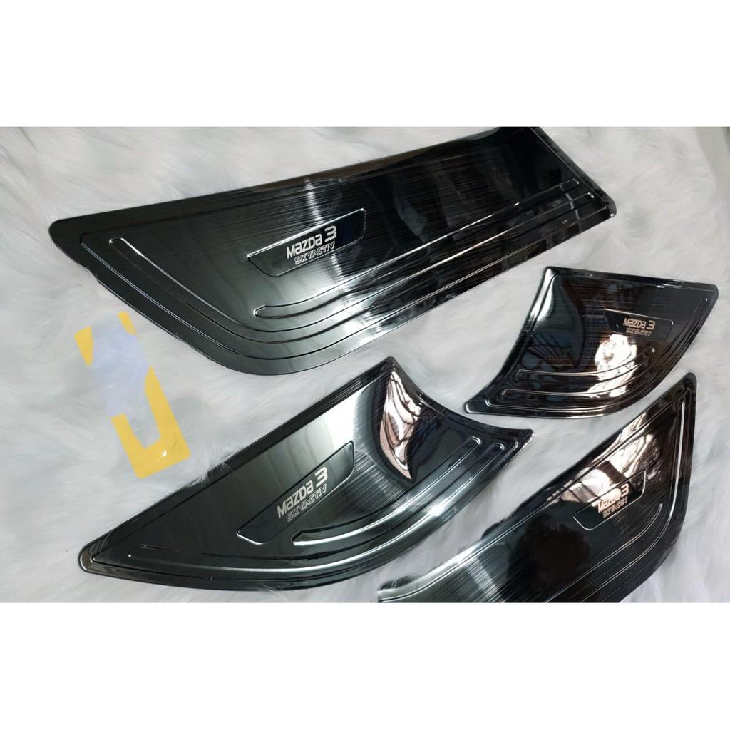 Bộ ốp tapli titan cánh cửa xe Mazda 3 2016-2019