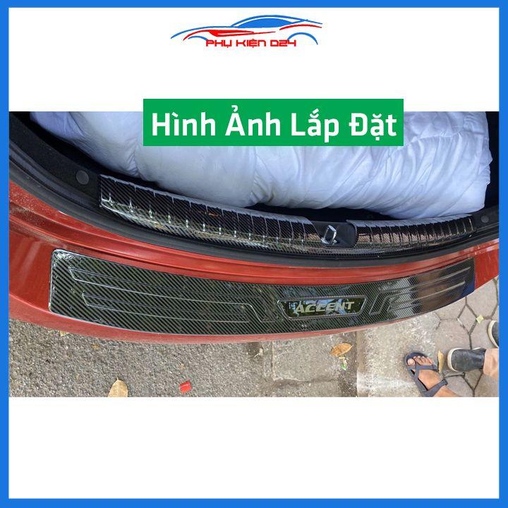 Ốp chống trầy cốp Accent 2021-2022 thép không gỉ vân Cacbon bảo vệ xe chống va đập