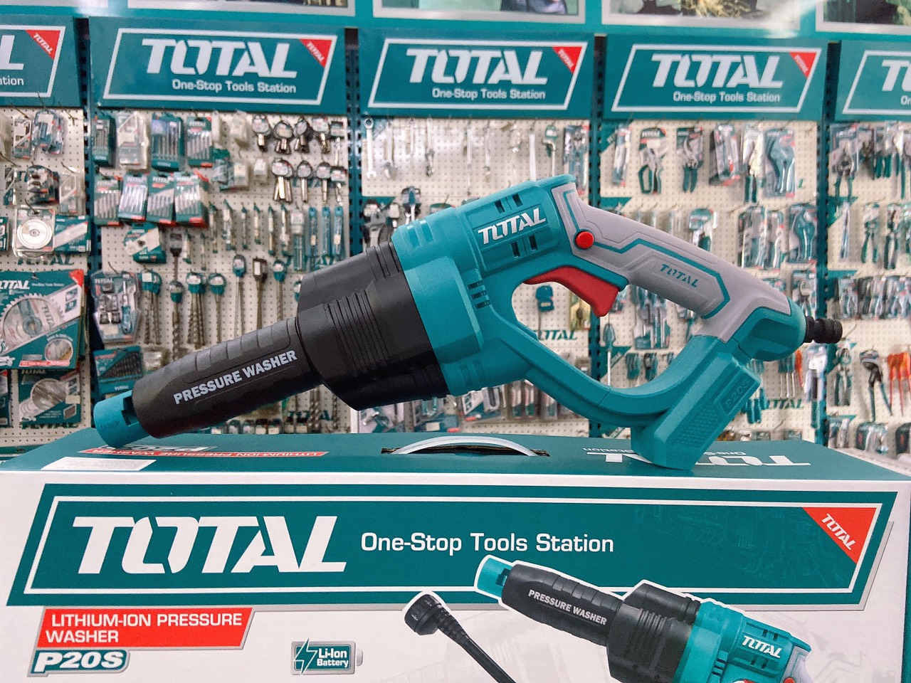Máy xịt rửa dùng pin Lithium 20V total TPWLI2008